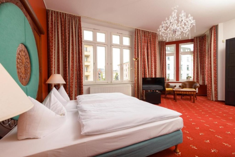 Standard Triple room