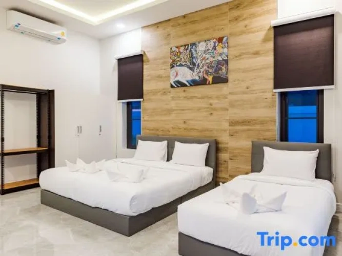 6 Bedrooms Villa