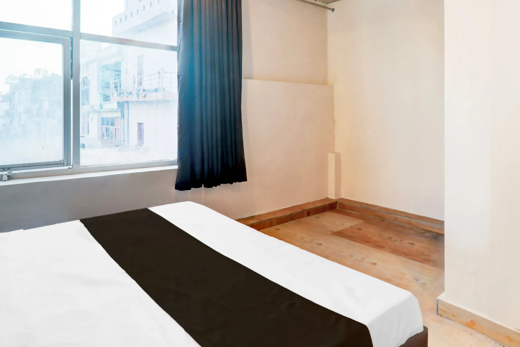 Super Hotel O Aastha Inn