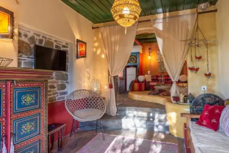 The Old Pomegranate House