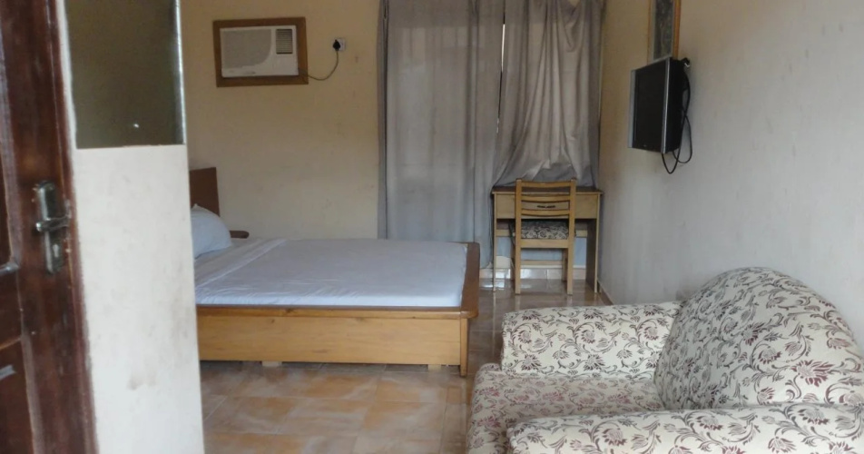 Wuraola Guest Inn