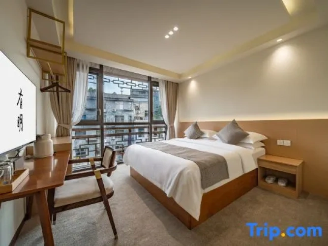Standard Double room with street view