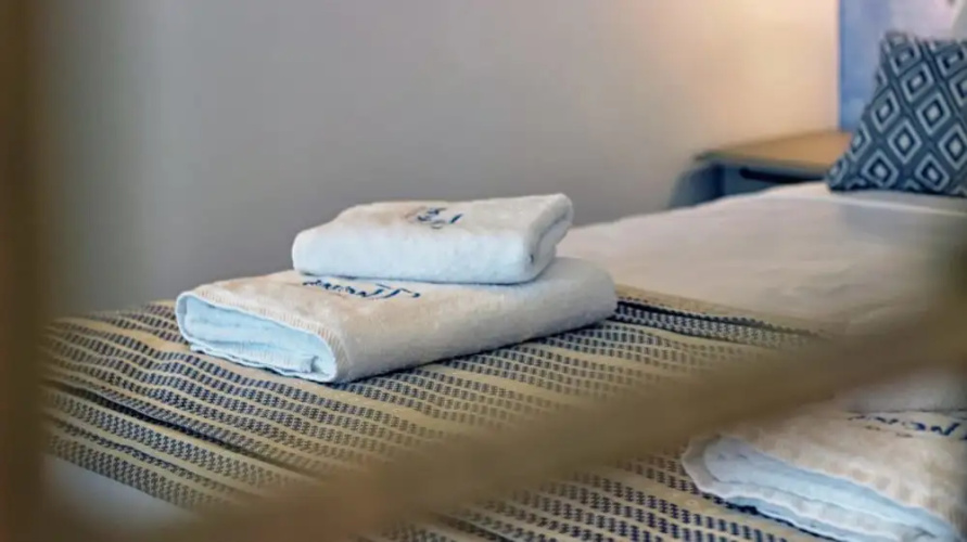 Theros Villas & Suites