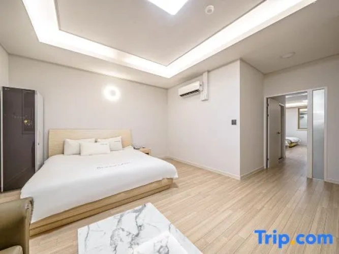 2 Bedrooms Sextuple Suite
