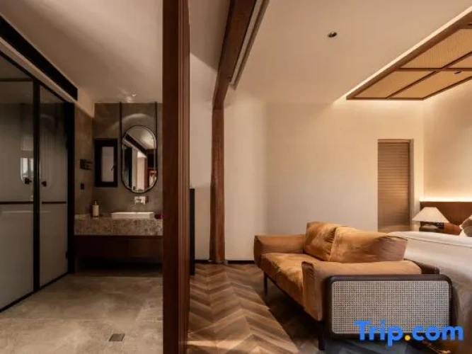 Deluxe Double room with courtyard view