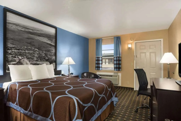Super 8 By Wyndham Henryetta