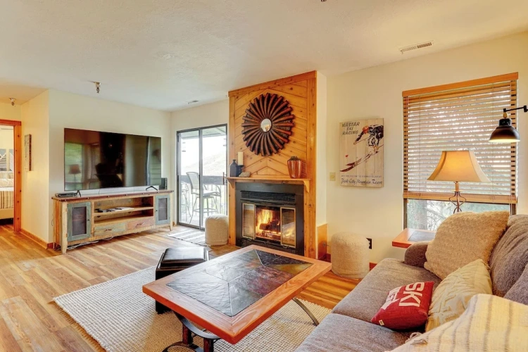 2 Bedrooms Apartment