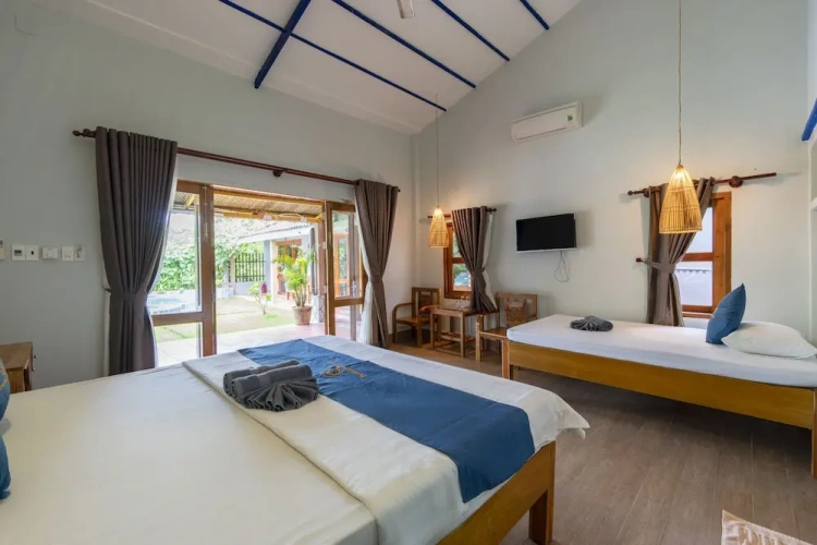 Standard Triple room