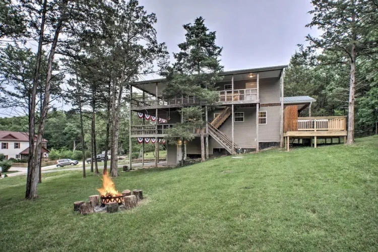 4 Bedrooms Cottage with balcony
