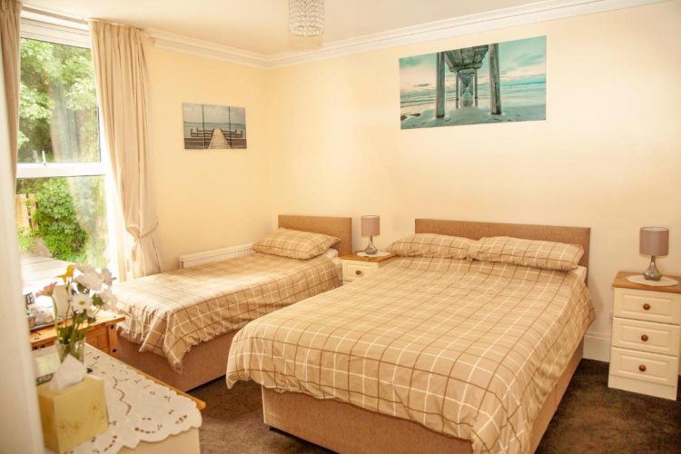 Standard Triple room