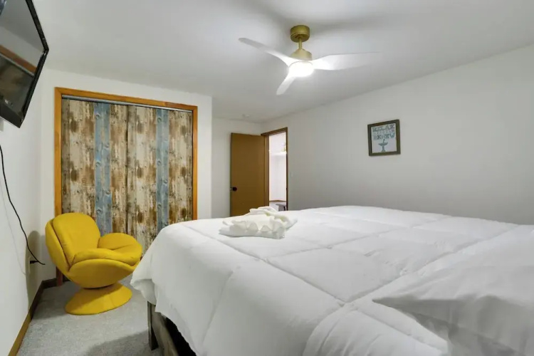 6 Mi to Barr Lake: Apt w/ Yard & Pool Access!