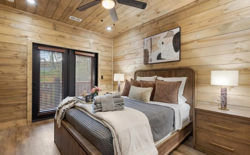 Burch's Bear Splash 4 Bedroom Cabin