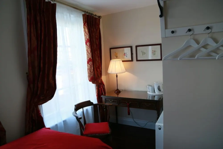 Standard Twin room with city view
