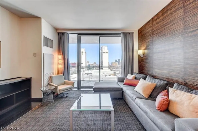 Beautiful Mountain-views Studio at the Palms 1107
