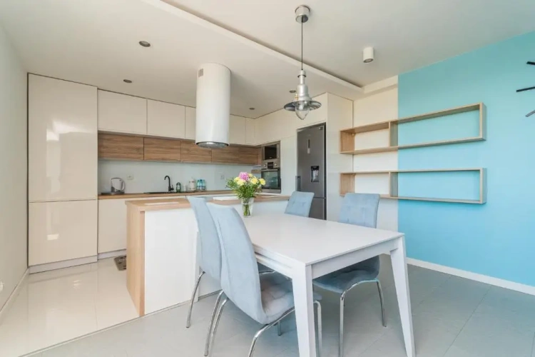 3 Bedrooms Apartment