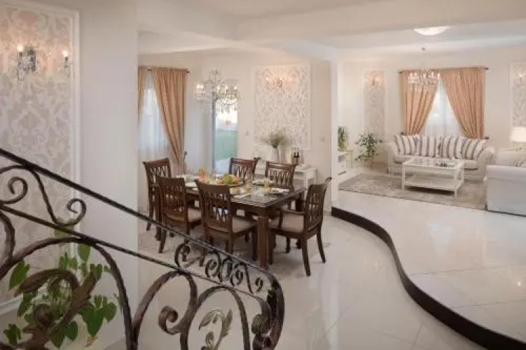 Villa Sunset Lady