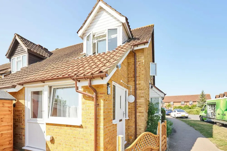 Host Stay Knights Manor Way