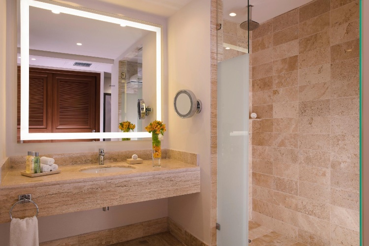 Double Preferred Club Junior Suite oceanfront