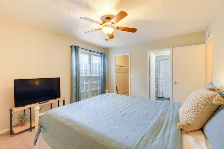 Charming Columbus Home w/ Yard - 10 Mi to Dtwn!