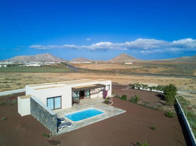2 Bedrooms Villa