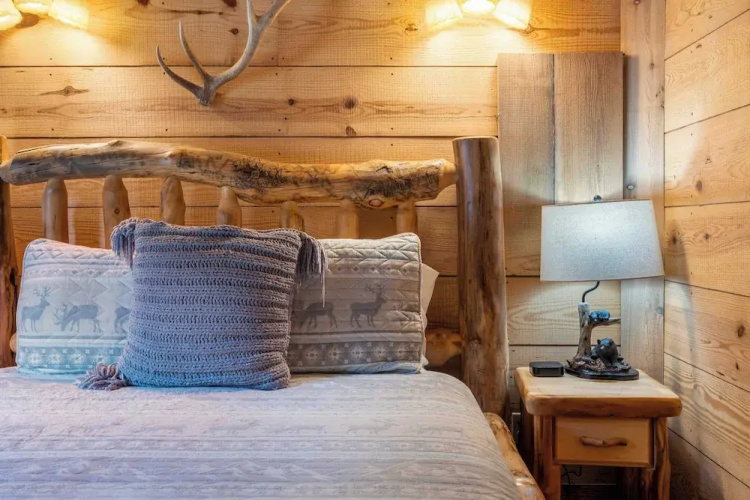 Antlers Lodge - Cabin for 4