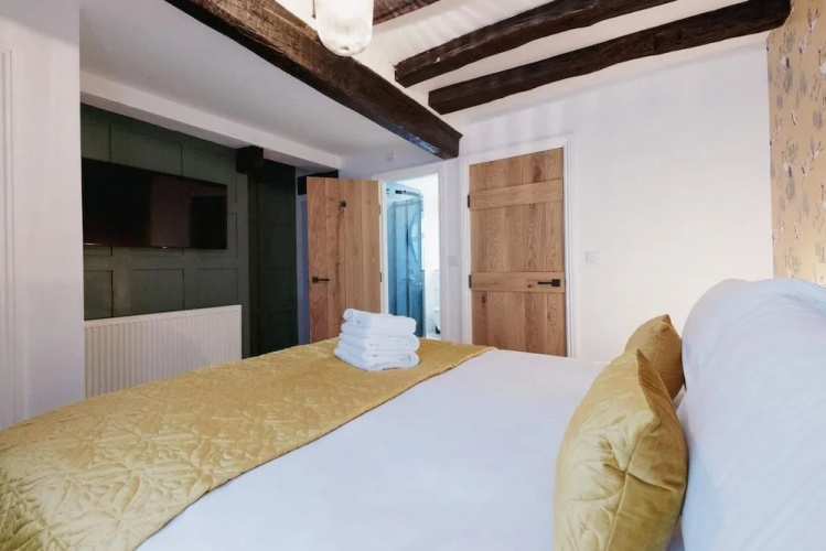 Host Stay Iris Cottage