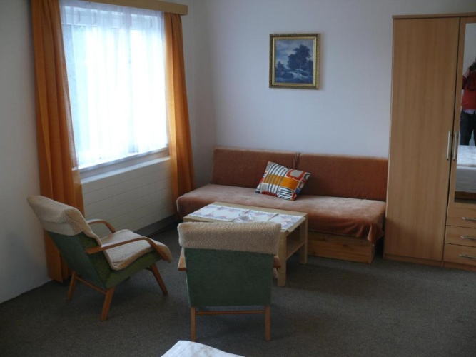 Standard Triple room