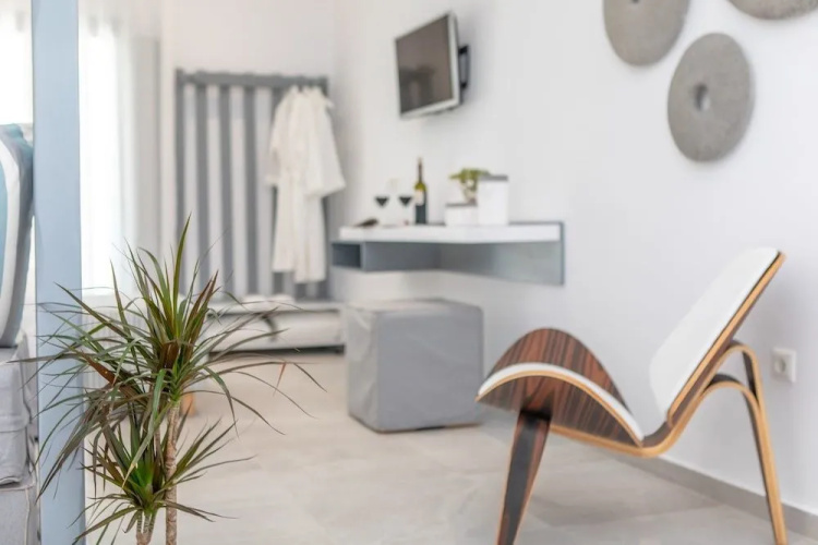 Crystal Mare Suites