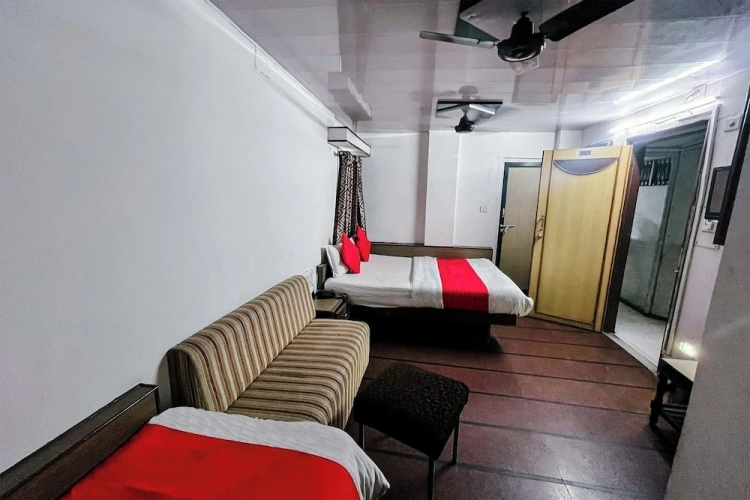 Standard Triple room