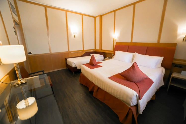 Standard Triple room