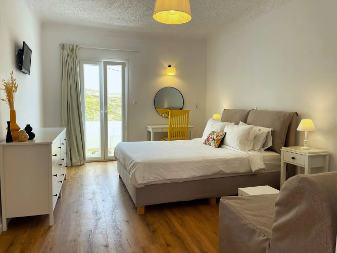 Adonis Hotel Studios & Apartments