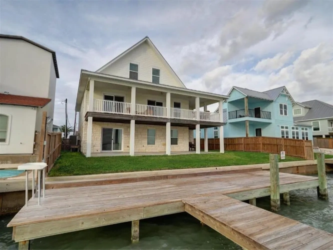 5 Bedrooms Cottage
