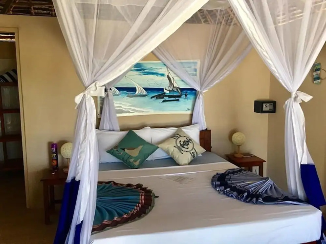 Driftwood Beach Lodge