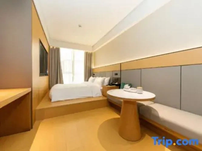 Standard Double room with street view