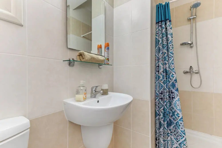 Coral Bay Villa - Sleeps 6 - Pool - Parking