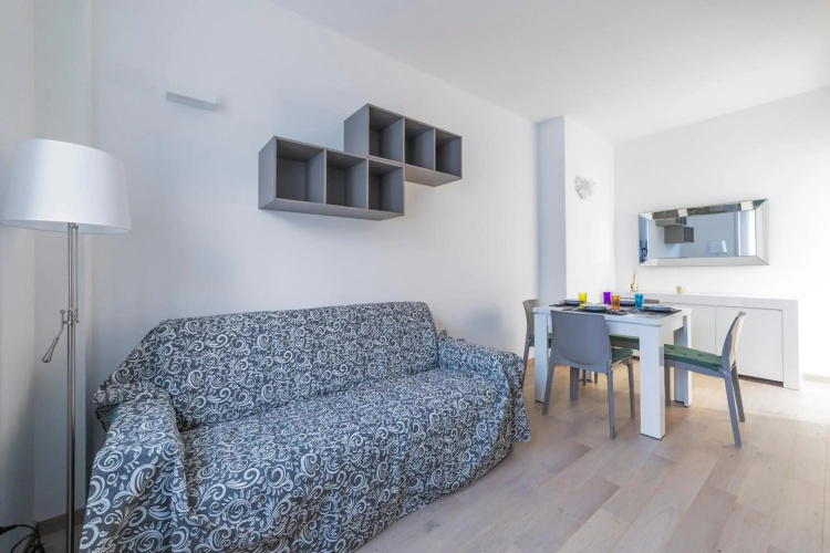 Milano Cosy APT with Balcony!