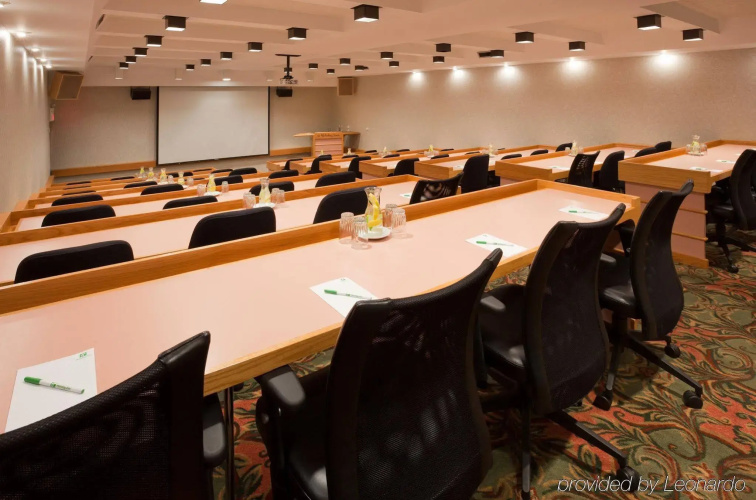 Holiday Inn Winnipeg South by IHG