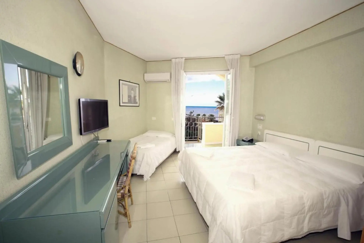 Perla del Golfo Resort