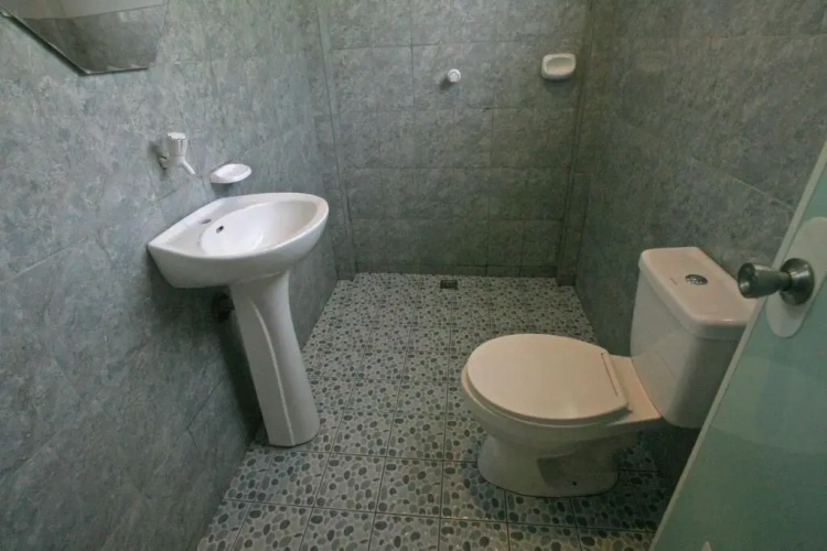 Standard Quintuple Family room