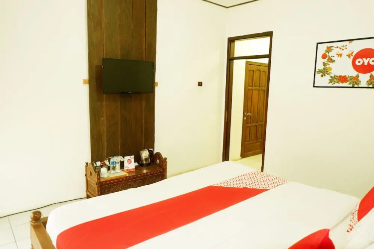 OYO 438 Cemara's Homestay