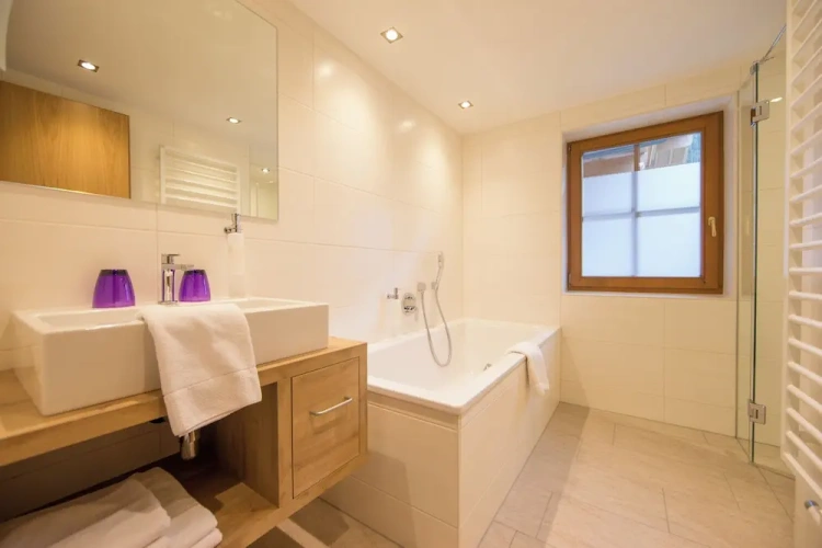 1 Bedroom Comfort Suite with garden view