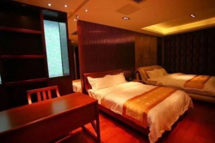 Moon River Yard Villa