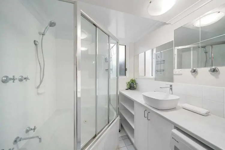 Stylish 1-bed Stay With Balcony & Study