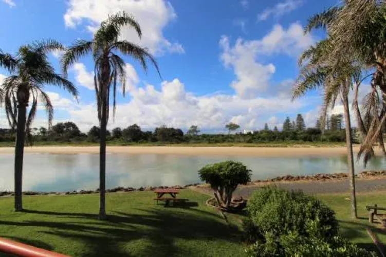 Beachfront 3, 25 Willow Street
