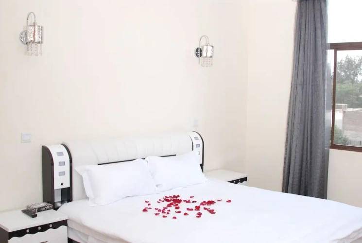 3 Bedrooms Apartment