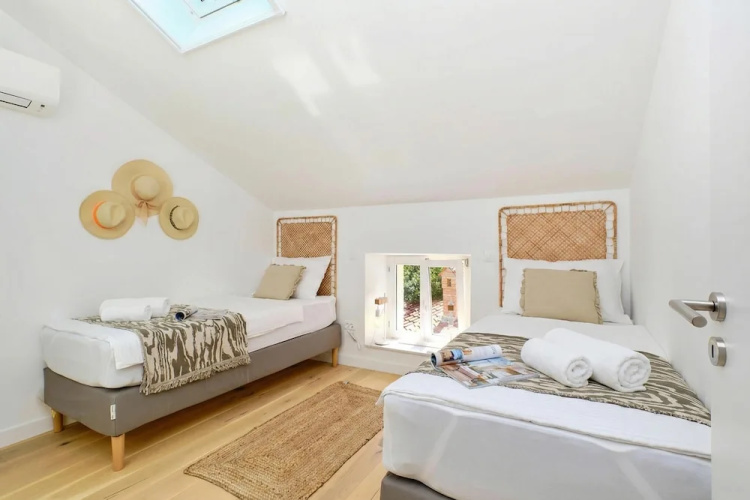 Charming Island Villa Alba