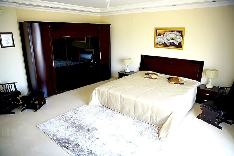 5 Bedroom Villa With Private Pool