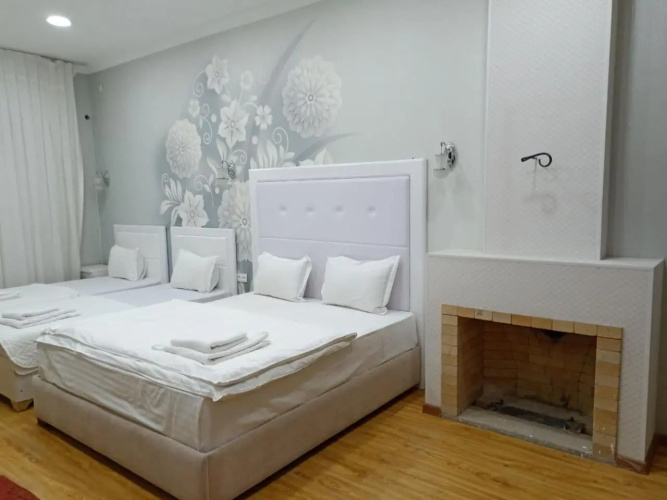 Queens 2 Hotel