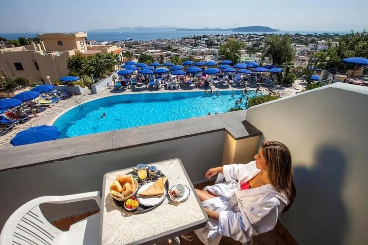 Superior Double room with balcony and with sea view