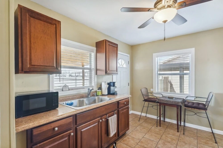 2 Bedrooms Cottage